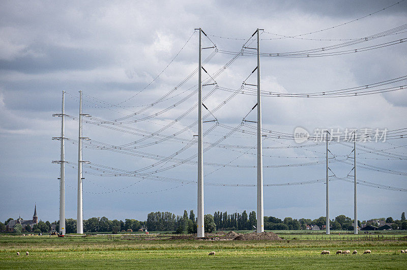 Randstad的桅杆在Cold church的北面，380kv